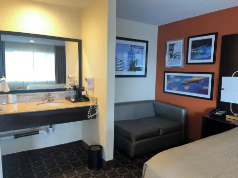 Oregon Trail Inn and Suites