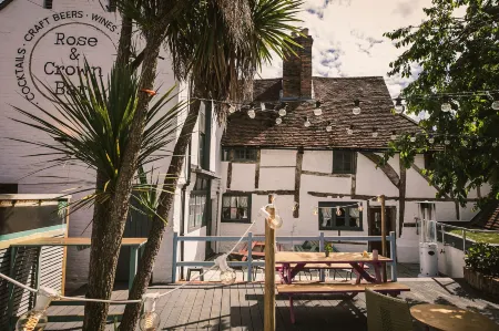 The Rose & Crown Отели в г. Годалминг