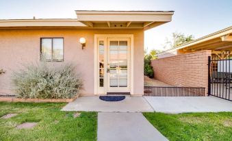 North Phoenix 6 Bedroom with Guest House & Pool!