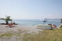 Elizabeth House-100m Lake & Priv Parking - Happy Rentals