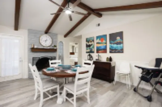 Airport Paradise-Pool-Game Room