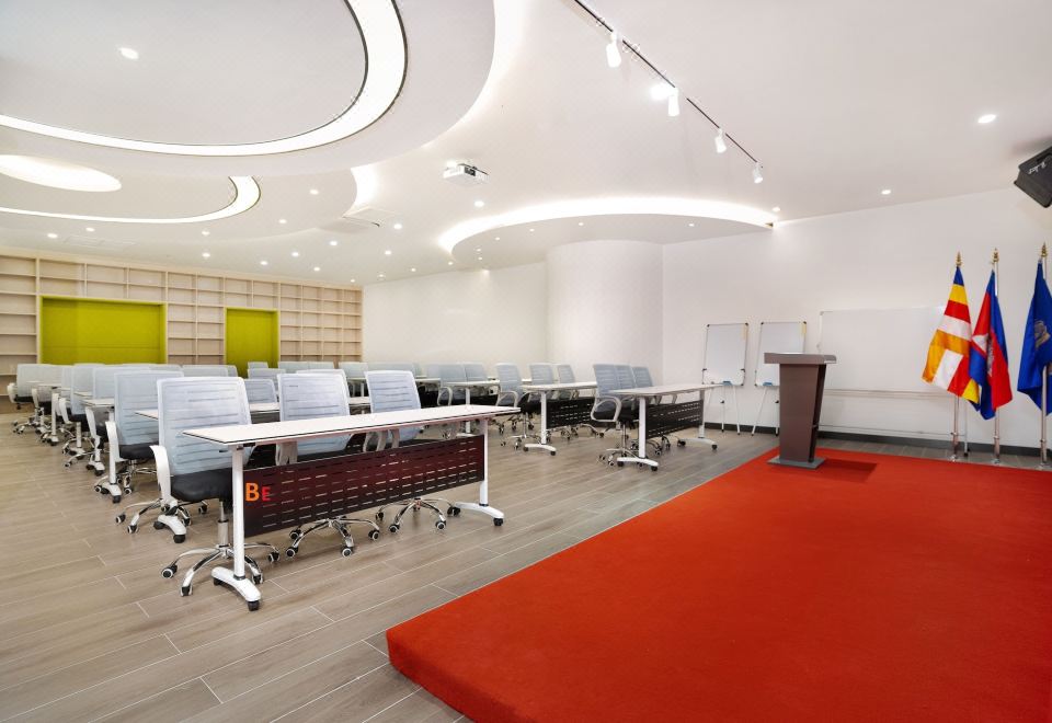 JD Polman Hotel의 인피니티 풀과 도시 전경