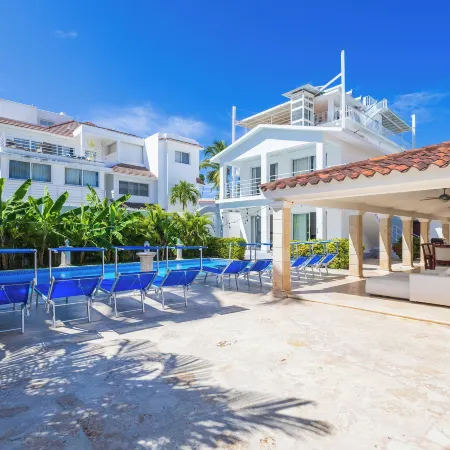 Beachfront 8Br Villa with Pool & Maid