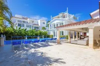 Beachfront 8BR Villa with Pool & Maid -  Casas de vacaciones