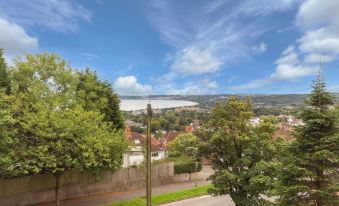 Superior Three Bedroom House with Sea View