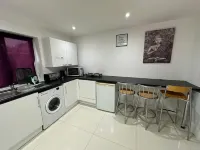 Separate One Bedroom Large Apartment in Slough Hotels in Burnham