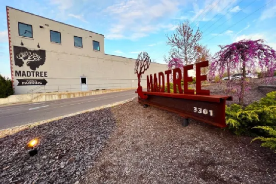 Oakley Square 3Br Charmer - Total Walkability 3 Bedroom Home by RedAwning