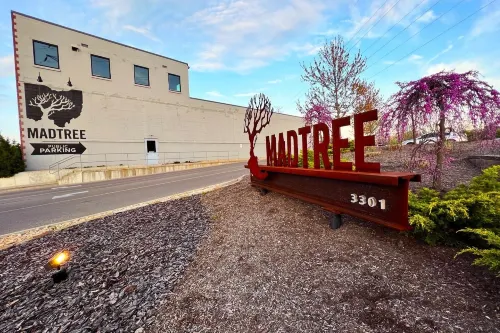 Oakley Square 3Br Charmer - Total Walkability 3 Bedroom Home by RedAwning