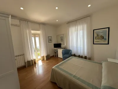 Hotel l'Isola فنادق في سانتا مارینلا