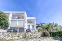 Apartment in Roses Near Platja Dels Palangrers