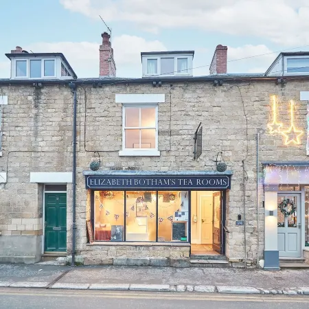 Host & Stay - Sleepers @ No.8 Hotels in Pickering