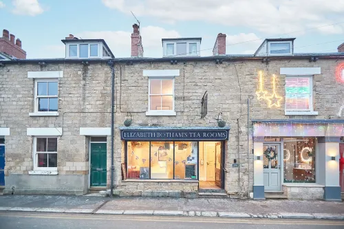 Host & Stay - Sleepers @ No.8 Hotels in Pickering