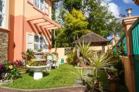 Charming Tagaytay Vacation Home - Villas