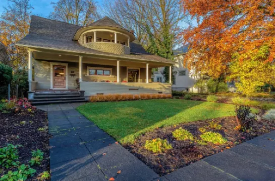 Steps from downtown - Beautiful historic home with AC, WiFi