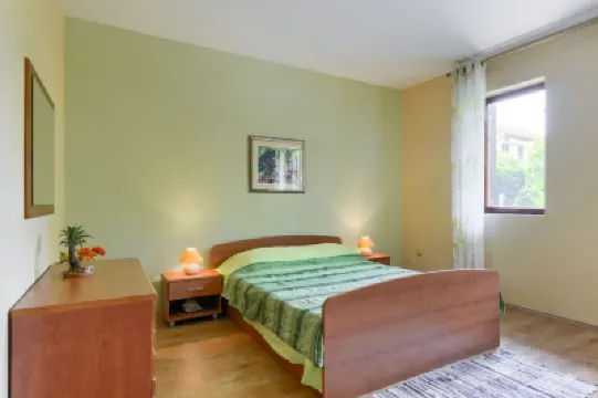 Apartment in Villa, Private Pool, Big Garden, Close to Sea and Old Zadar Town Hotels in 