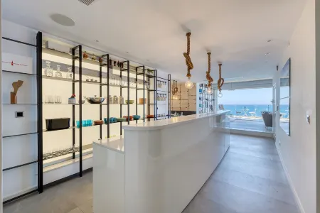 Superb Seafront Family Apartment