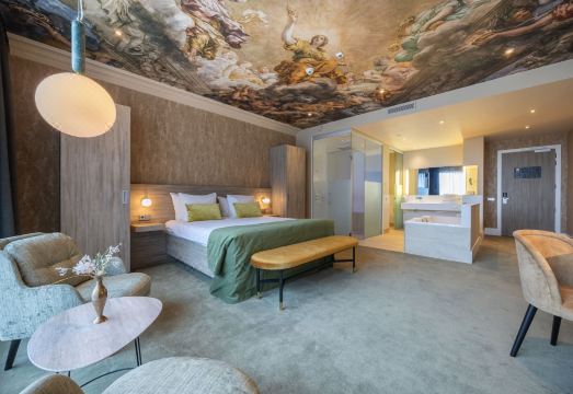 반 데어 발크 호텔 브뤼셀 에어포트의 고풍스러운 바/라운지 모습