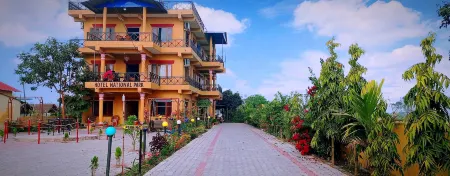 Hotel National Park Sauraha- Homely Stay and Peaceful Location with Jungle Safari Arrangements