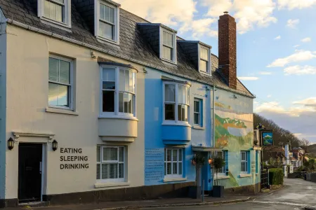 Lulworth Cove Inn Отели рядом с достопримечательностью «Замок Корф»