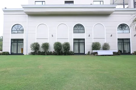 Hotel Polo Tower Agartala Отели рядом с достопримечательностью «ISKCON, Math Chowmuhani»