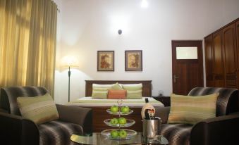 Holistic Villas River