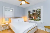 Skyline Blue House in Greenwood Hotels near Ginger Tree