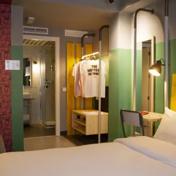 Room00 Valencia Hostel Hotels near Silk Exchange