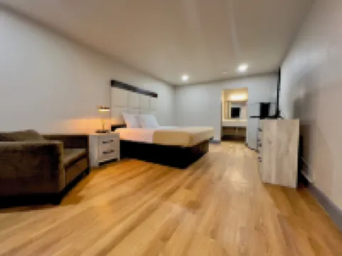 Economy Inn and Suites