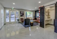 Americana Modern Hotel Hotels in Redding