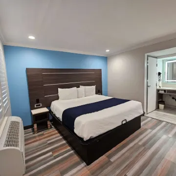 Travelodge by Wyndham Fullerton Near Anaheim Hotels near Anaheim Plaza