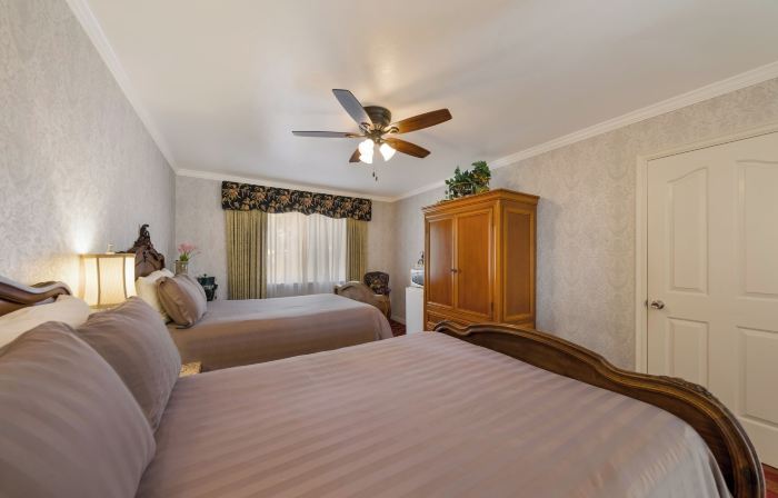 Carmel Inn & Suites