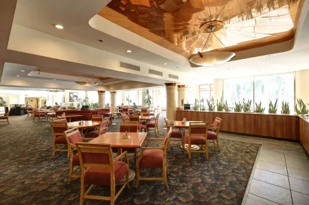 Indian Wells Resort Hotel Отели рядом с достопримечательностью «Индиан-Уэллс Теннис Гарден»