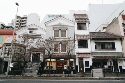 Y Pub & Hostel Tottori Отели в г. 