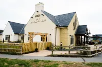 Starling Cloud Hotel dekat Mountain Warehouse Aberystwyth