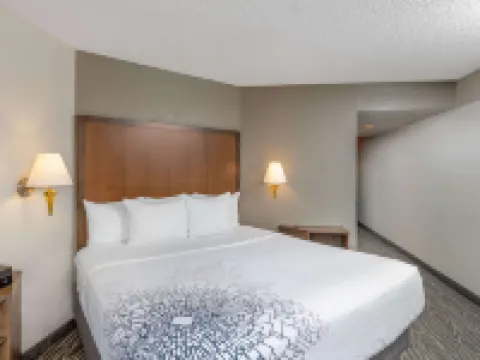 لا كينتا إن آند سويتس باي ويندام سيكوكس ميدولاندز فنادق في سيكوكس