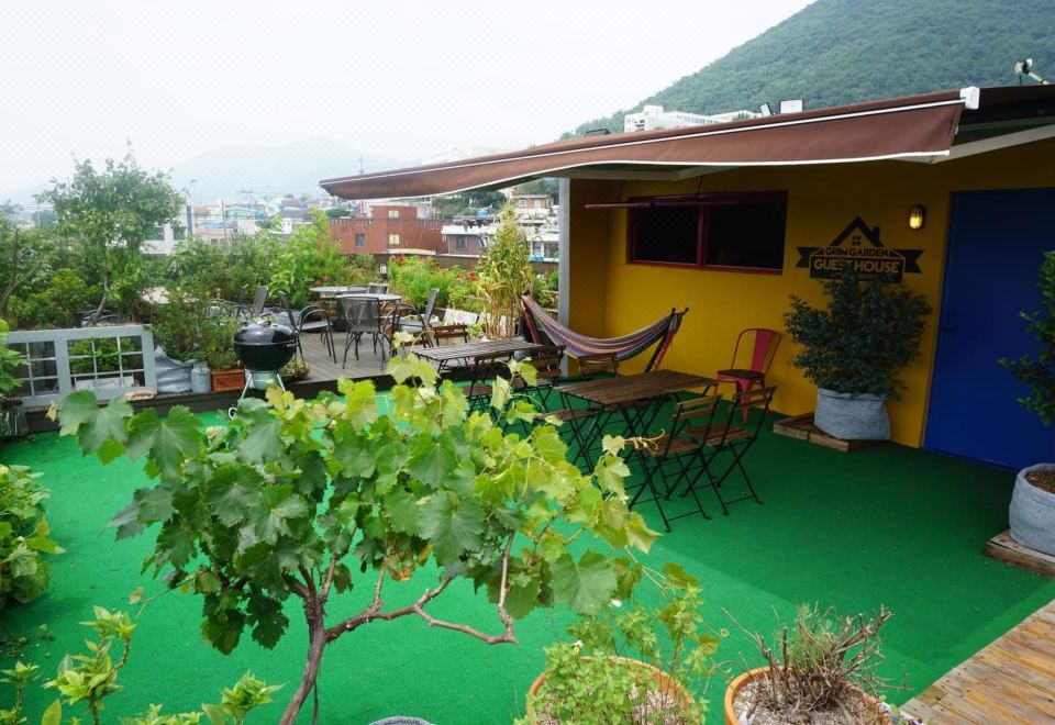 Grim Garden Guesthouse - Housity