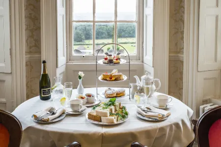 New House Country Hotel Отели в г. Лланбрадч энд Пулипант