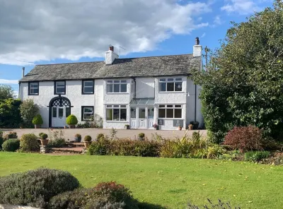 The White House Guest House Hotels in Bolton
