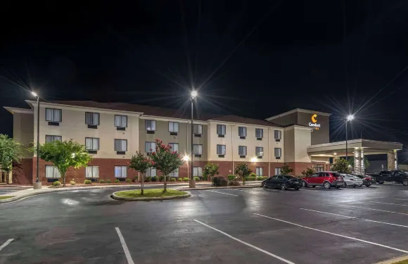 佩爾城靠近洛根馬丁湖的康福特套房