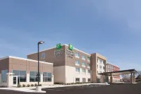 Holiday Inn Express & Suites Sterling Heights-Detroit Area Hotels near SVS Vision Optical Centers
