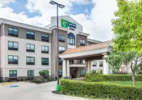 Holiday Inn Express & Suites San Antonio NW Near Seaworld
