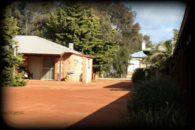 York's Boutique Motel Hotels near York Art Antiques Collectables and Aboriginal