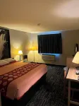 Super 8 by Wyndham Springfield North I-44