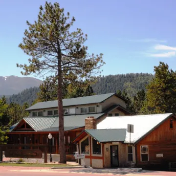 Eagle Fire Lodge & Cabins