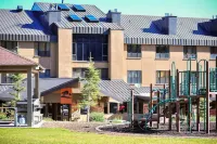 COZY Updated Studio-KING bed, kitchenette-Pool/Spa/Sauna