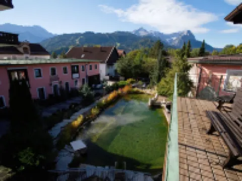Atlas Grand Hotel Hotels near Wank Mountain