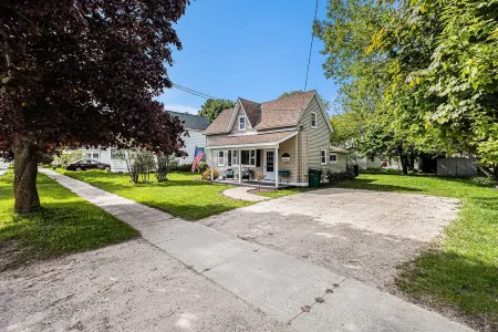 Charlevoix, Gorgeous Fall Colors, Privacy, Walk to Town, Quiet!