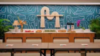 The Ambassador Hotel of Waikiki, Tapestry Collection by Hilton - Desayuno