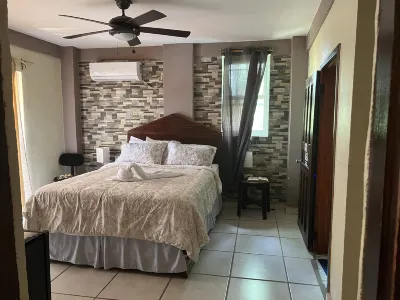 La Delphina Bed and Breakfast Bar and Grill