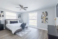Sleeps 6 Hot Tub Fenced Yard Cozy Chic - Homestays